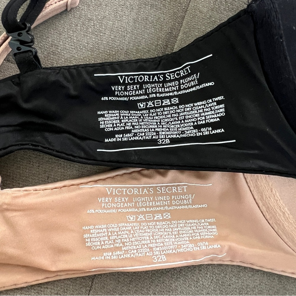 LIKE NEW Victoria’s Secret Very Sexy Lightly Lined Plunge Bras - Picture 2 of 5